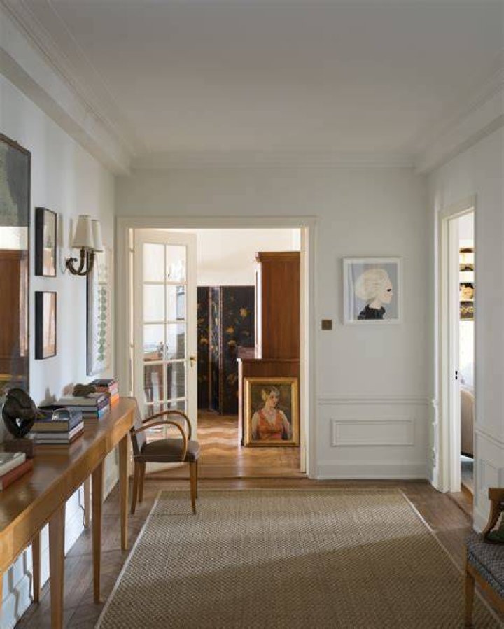 Are grey walls still in?