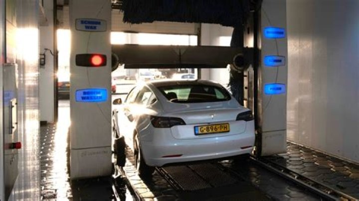 Can a Tesla go through a carwash?