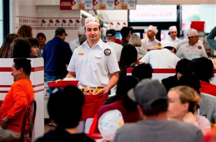 Can In-N-Out Workers accept tips?