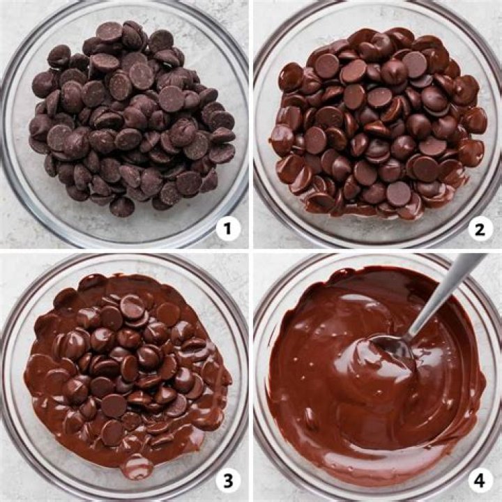 How do you melt chocolate in a ziplock bag?