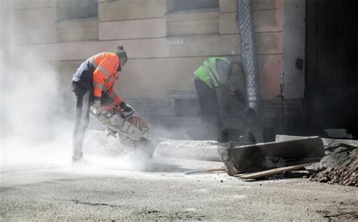 Should you breathe in concrete dust?