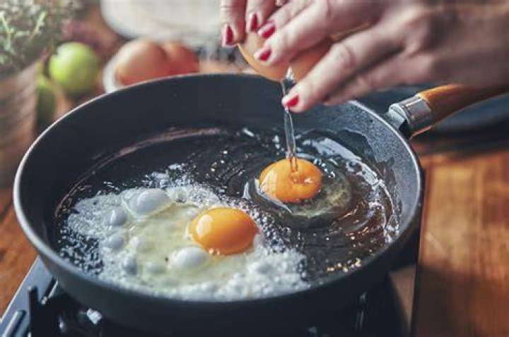 What can you not cook in cast iron?