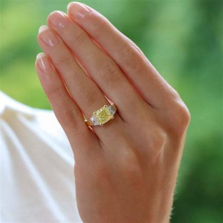What celebrity has a yellow diamond?