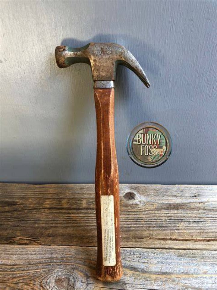 Who makes Craftsman hammers?